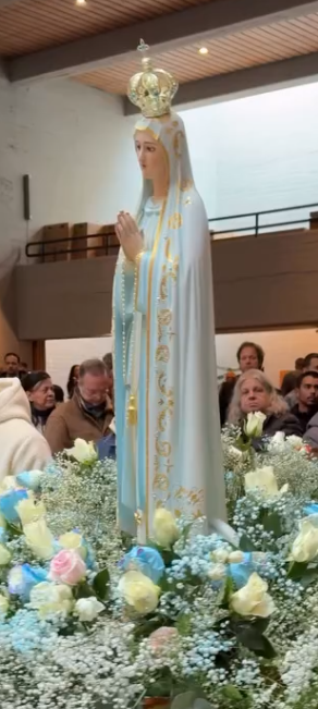 Entrada de Nossa Senhora de Fátima em nossa nova casa.